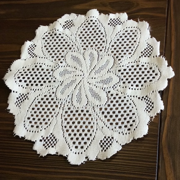 FINAL SALE PRICE Vintage Doily Lot X 5 - Picture 10 of 12